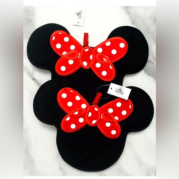NWT Set of 2 Minnie Mouse Potholders Oven Mitts Kitchen Pot Holder Disney Parks - Picture 1 of 5